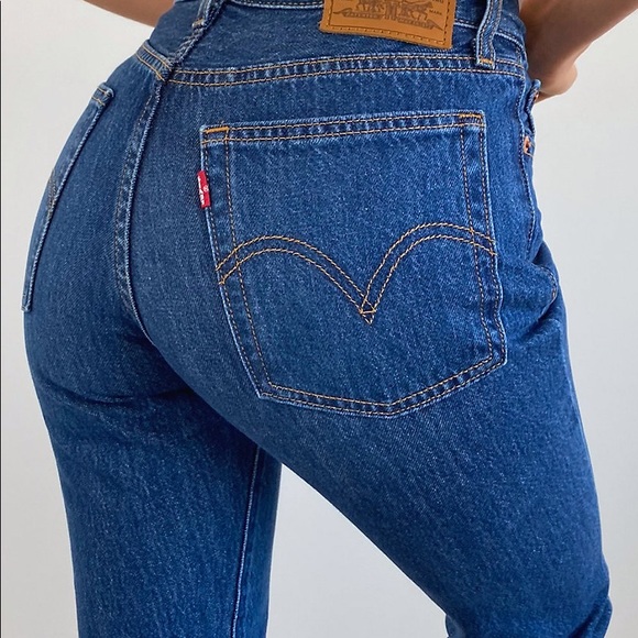 NWT Levi’s Wedgie Straight Jeans 28 / 26L - Picture 2 of 9